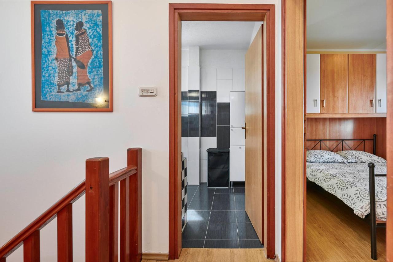 Holiday House Emma Burići Εξωτερικό φωτογραφία