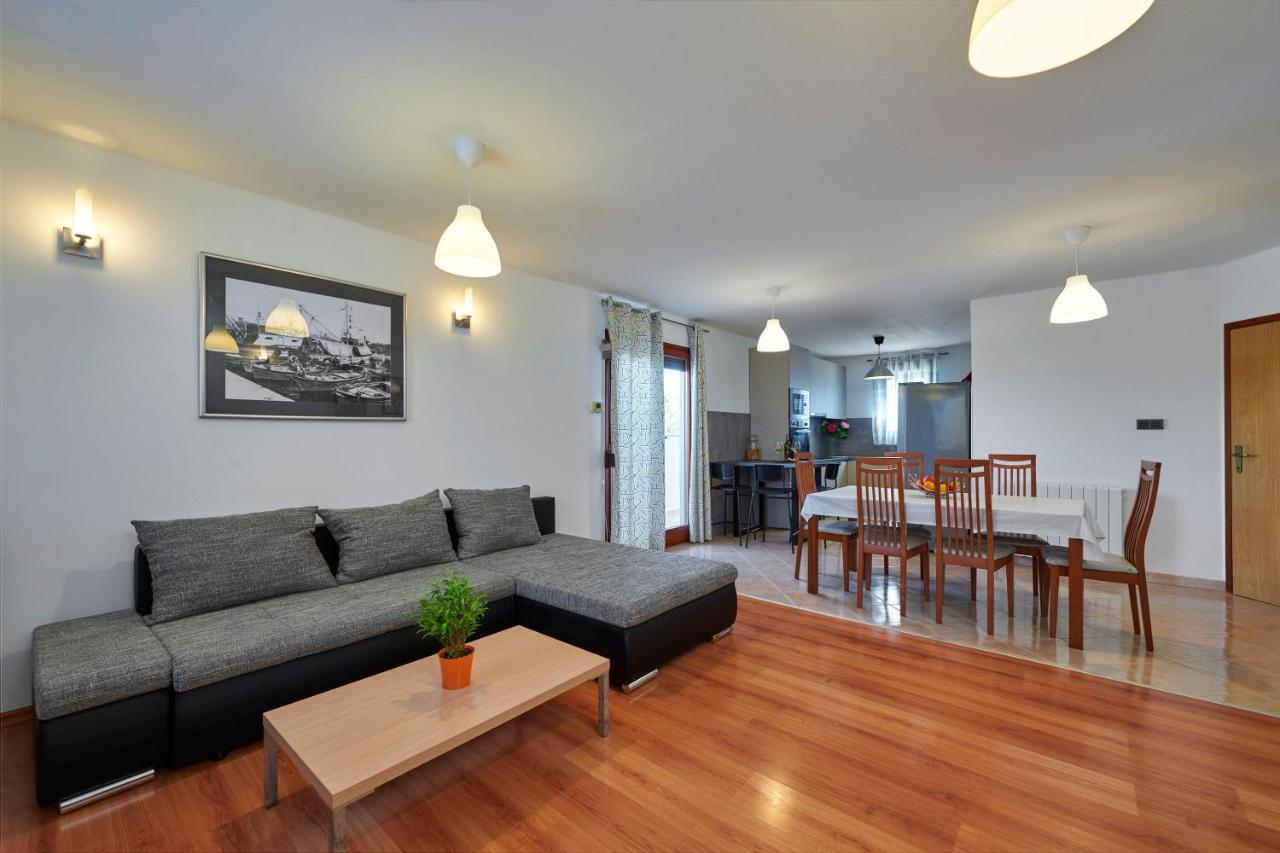 Holiday House Emma Burići Εξωτερικό φωτογραφία